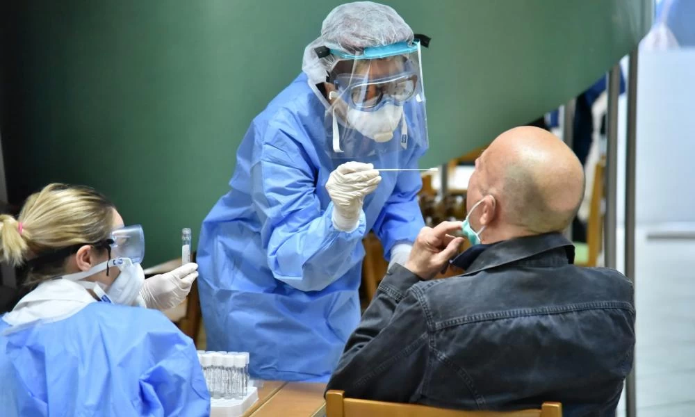 ΑΑΔΕ: Μηδενικός ΦΠΑ στα PCR test και τα Rapid-Μέχρι πότε